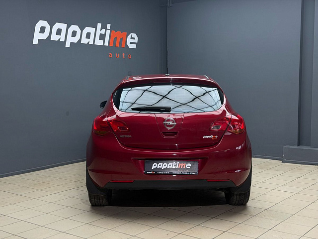 Opel Astra 2011