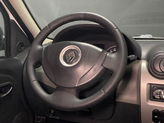 Renault Logan 2012