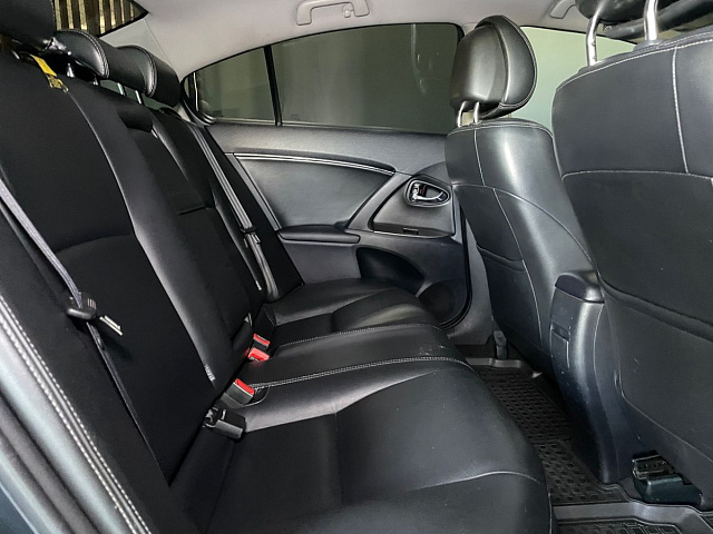 Toyota Avensis 2011