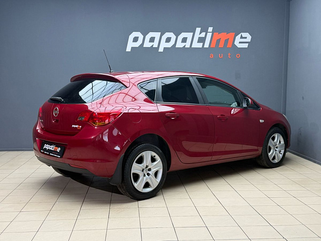 Opel Astra 2011